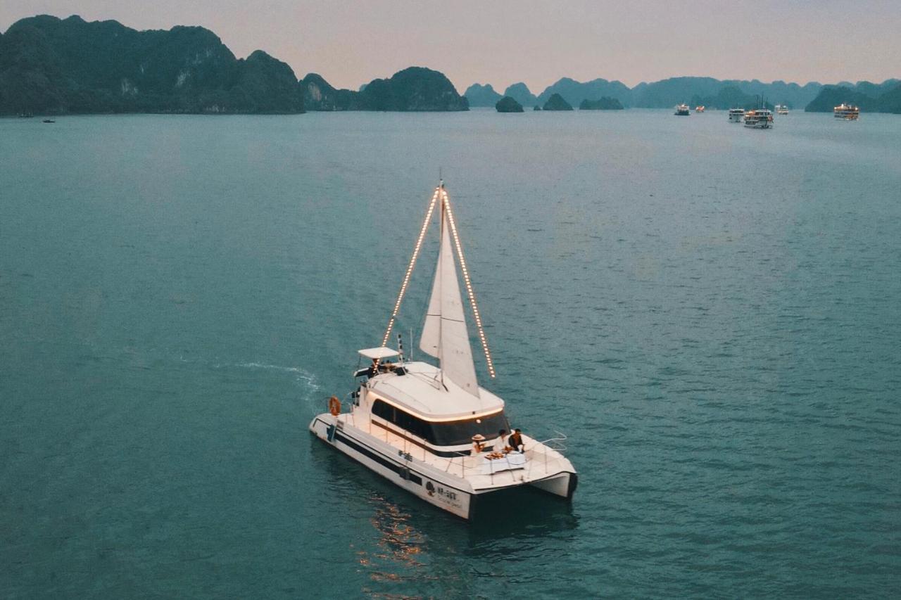 Scarlet Pearl Cruises - Wonder On Lan Ha Bay Hotell Ha Long Exteriör bild