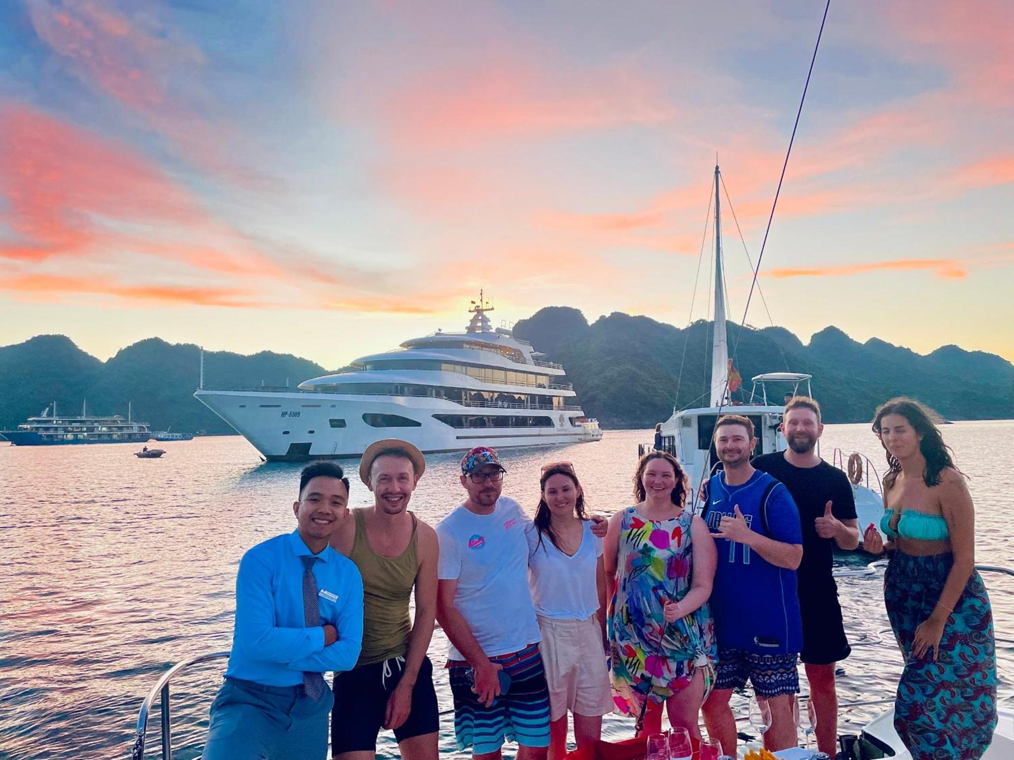 Scarlet Pearl Cruises - Wonder On Lan Ha Bay Hotell Ha Long Exteriör bild