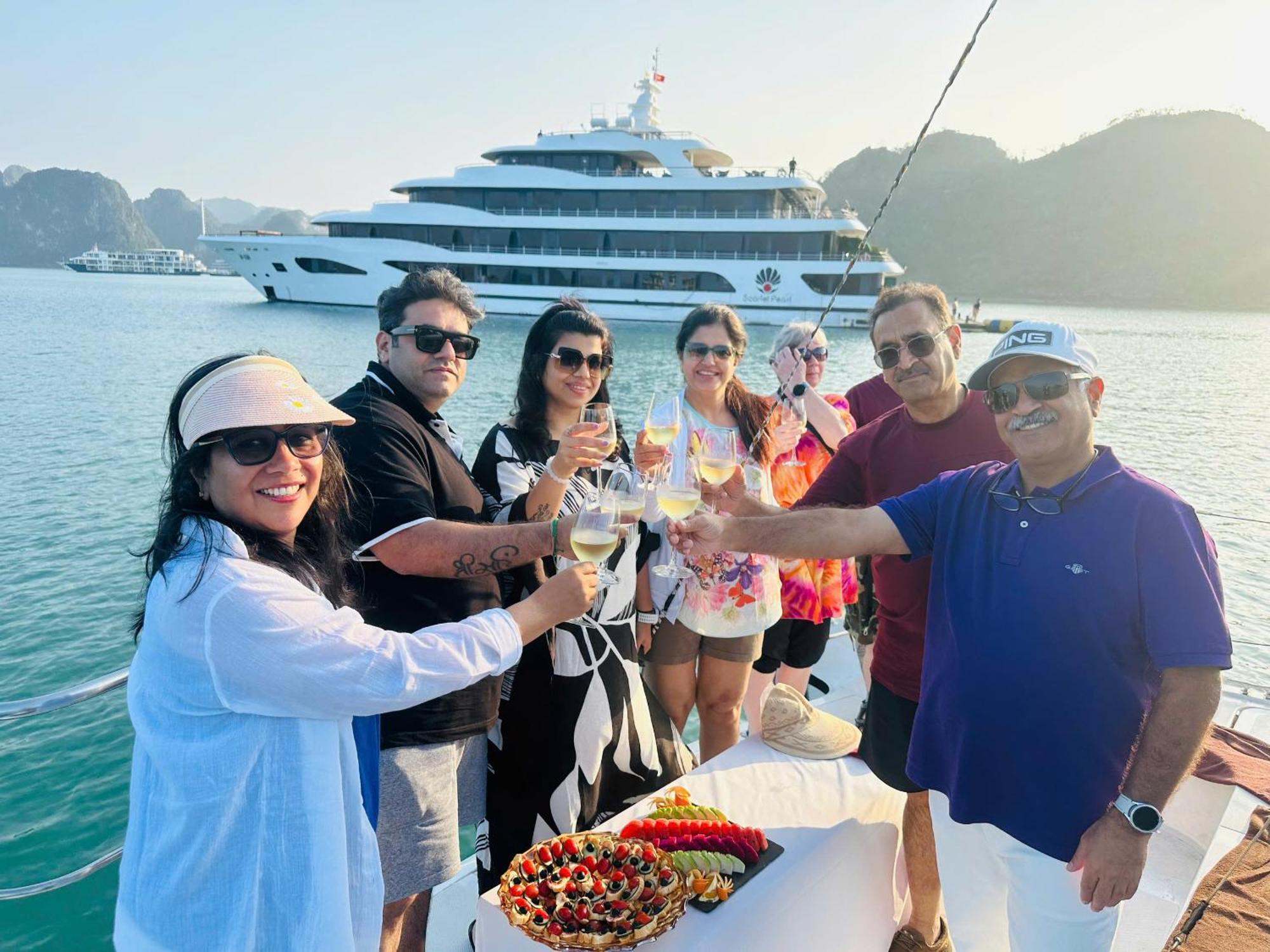 Scarlet Pearl Cruises - Wonder On Lan Ha Bay Hotell Ha Long Exteriör bild