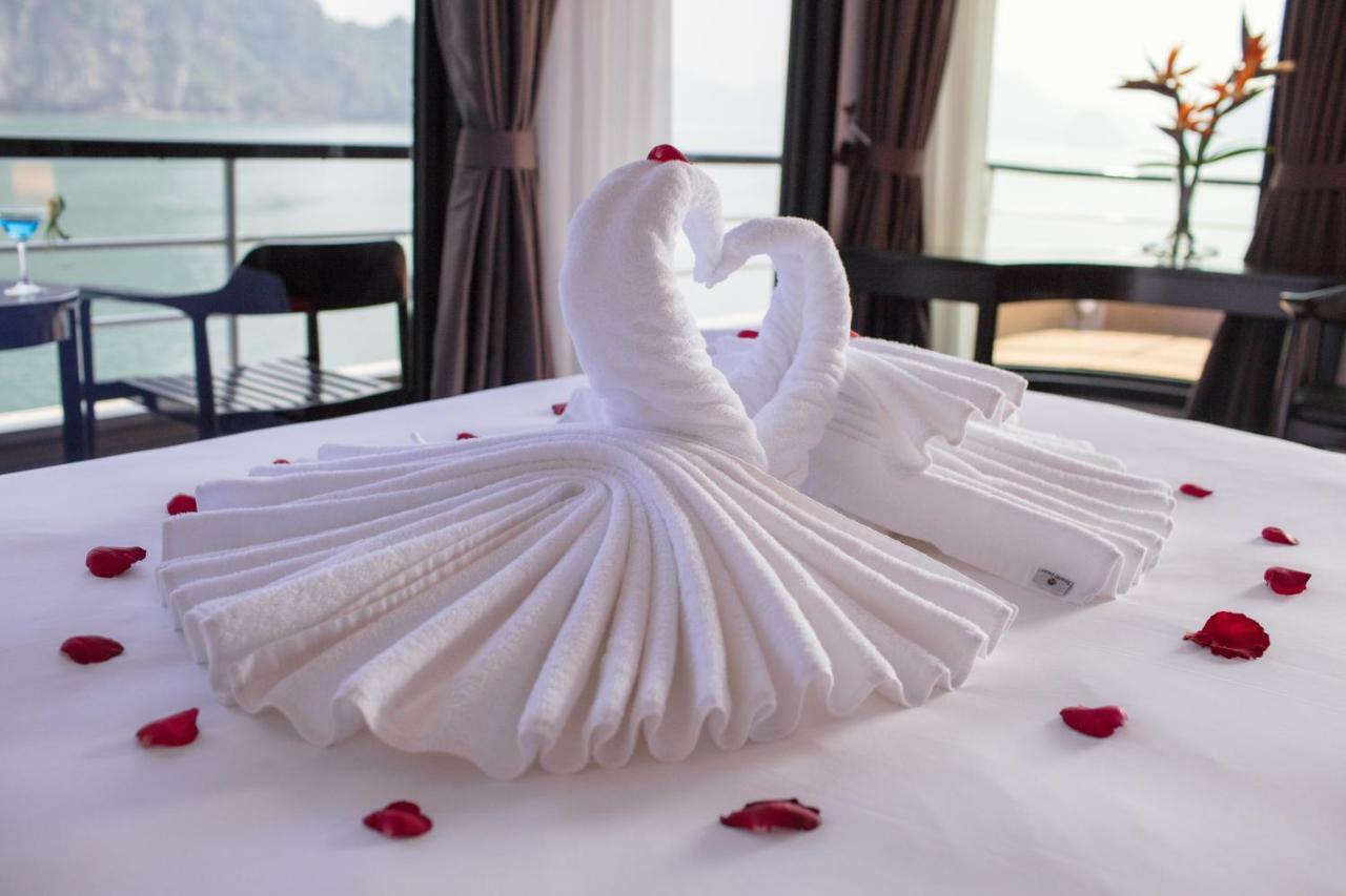 Scarlet Pearl Cruises - Wonder On Lan Ha Bay Hotell Ha Long Exteriör bild